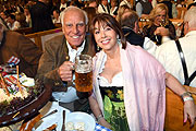 Franz "Bulle" Roth mit Freundin Helena von Sarközy @ FCR Business Eagles Wiesn" in der Fischer-Vroni ©Foto: Schneider-Press/W.Breiteneicher